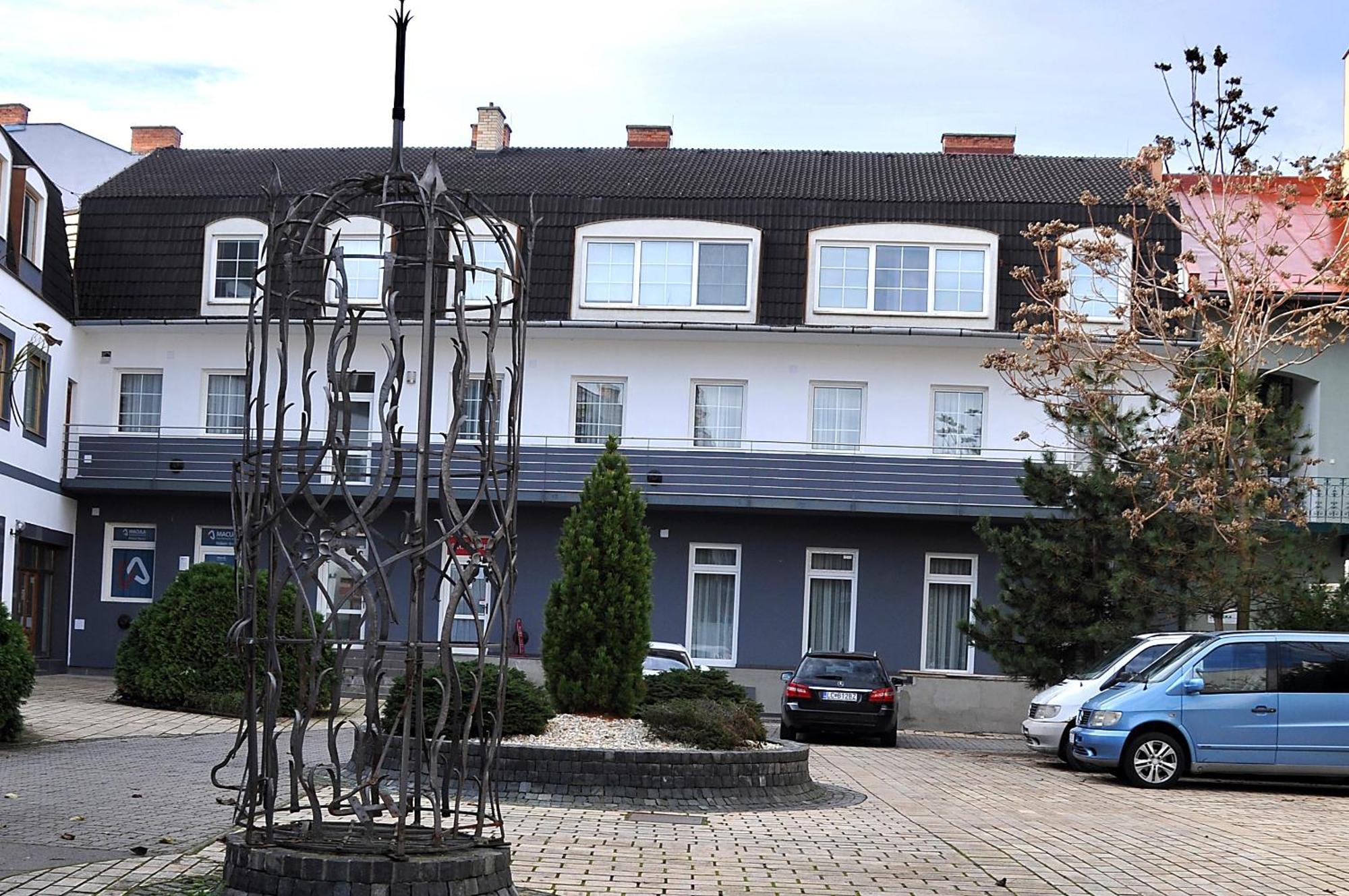 Apartmany Mojzitov Dvor Lučenec Buitenkant foto
